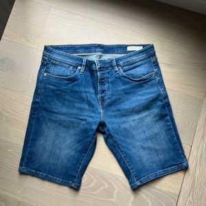 Men’s indigo denim shorts